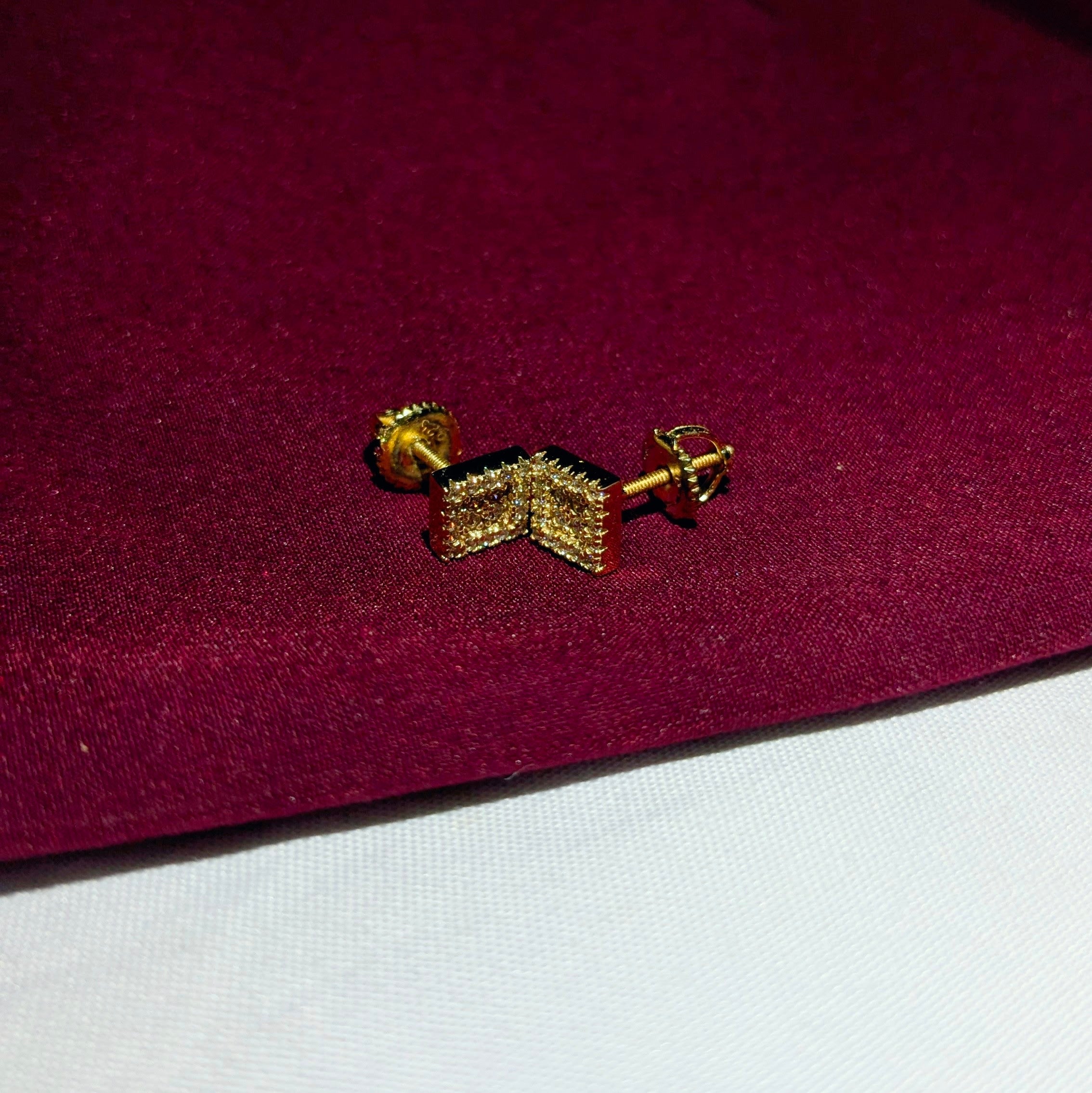 Luxurious Gold Square Diamond Stud Earrings – The Definition of Modern Elegance