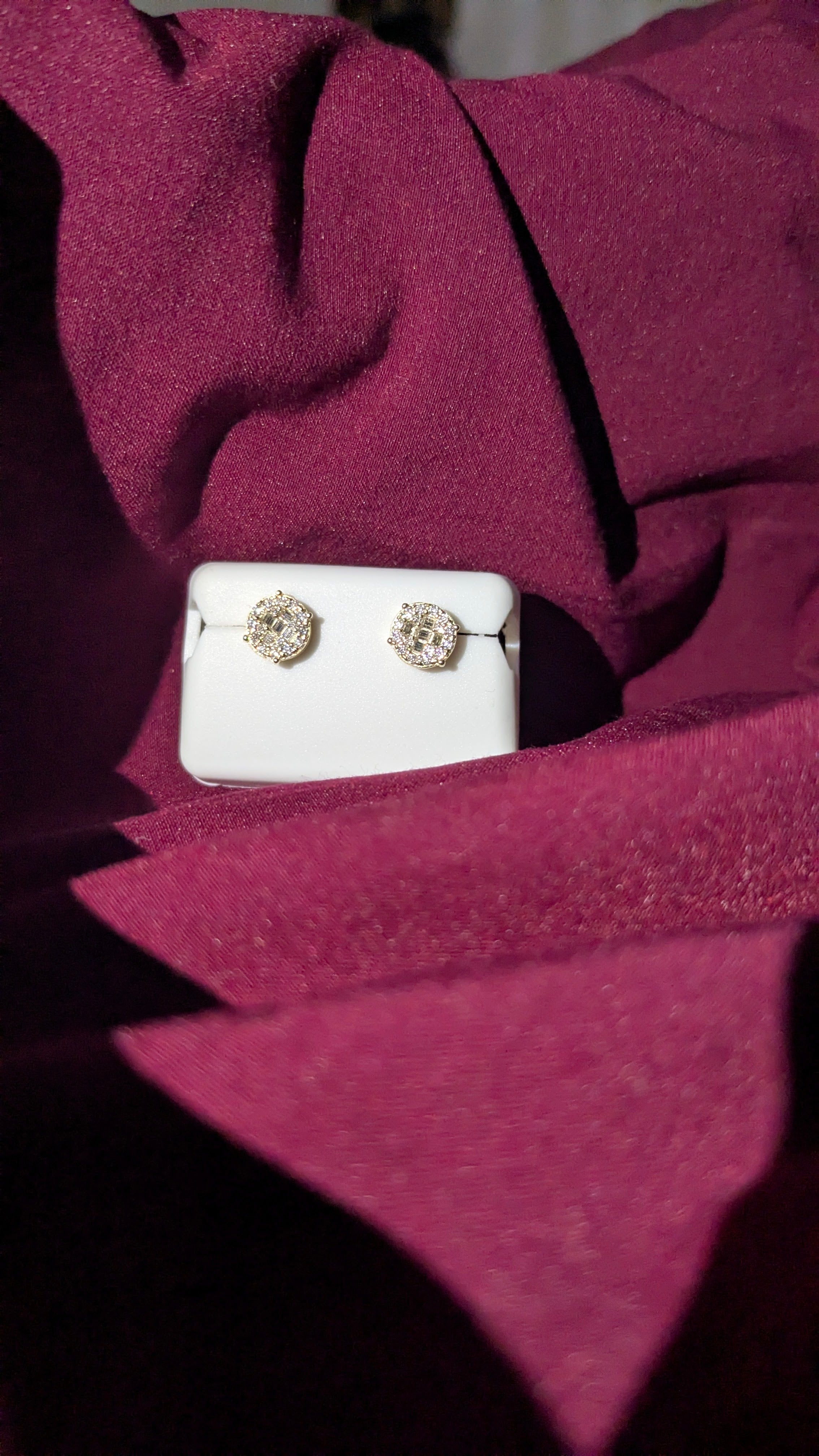 Round Diamond Cluster Stud Earrings – Sparkle That Defines Elegance