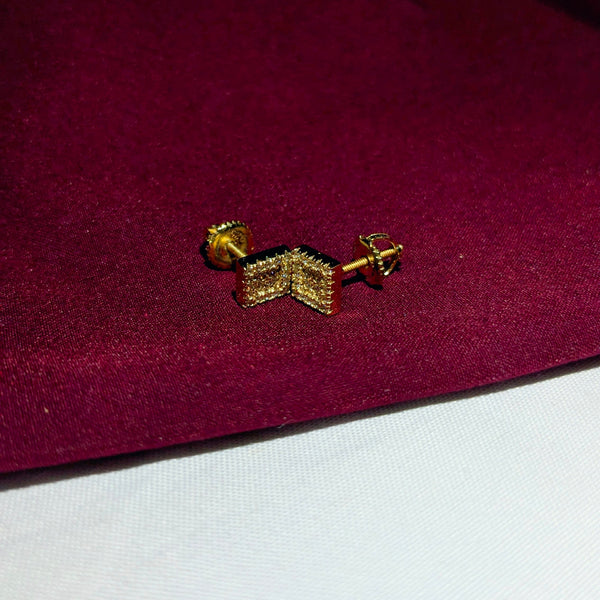 Luxurious Gold Square Diamond Stud Earrings – The Definition of Modern Elegance